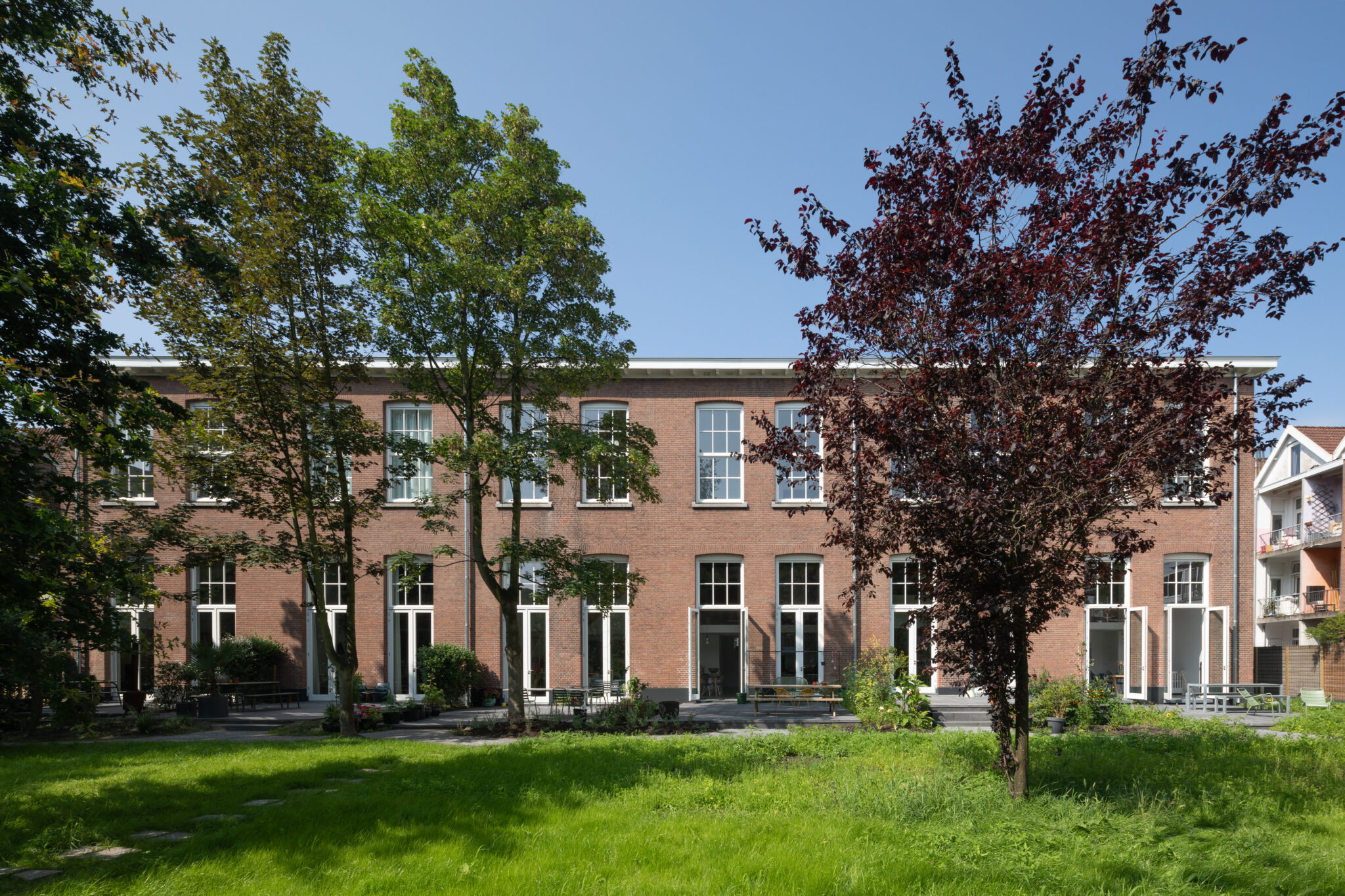 Een beeld van de gevel na de verbouwing van de Osseweischool Rotterdam