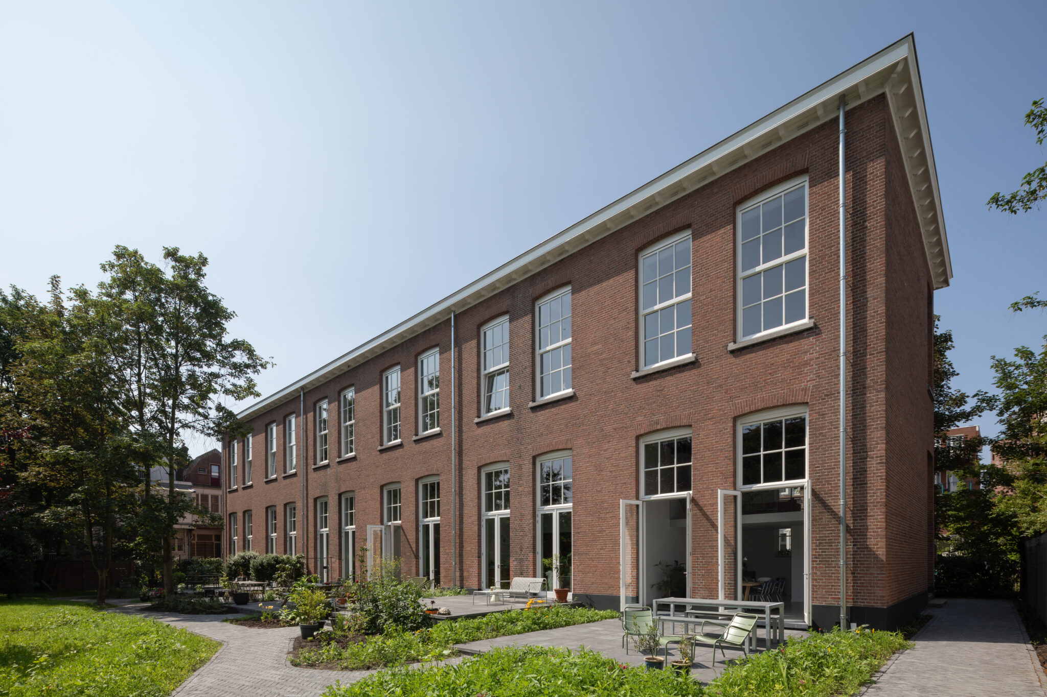Een beeld van de gevel na de verbouwing van de Osseweischool Rotterdam