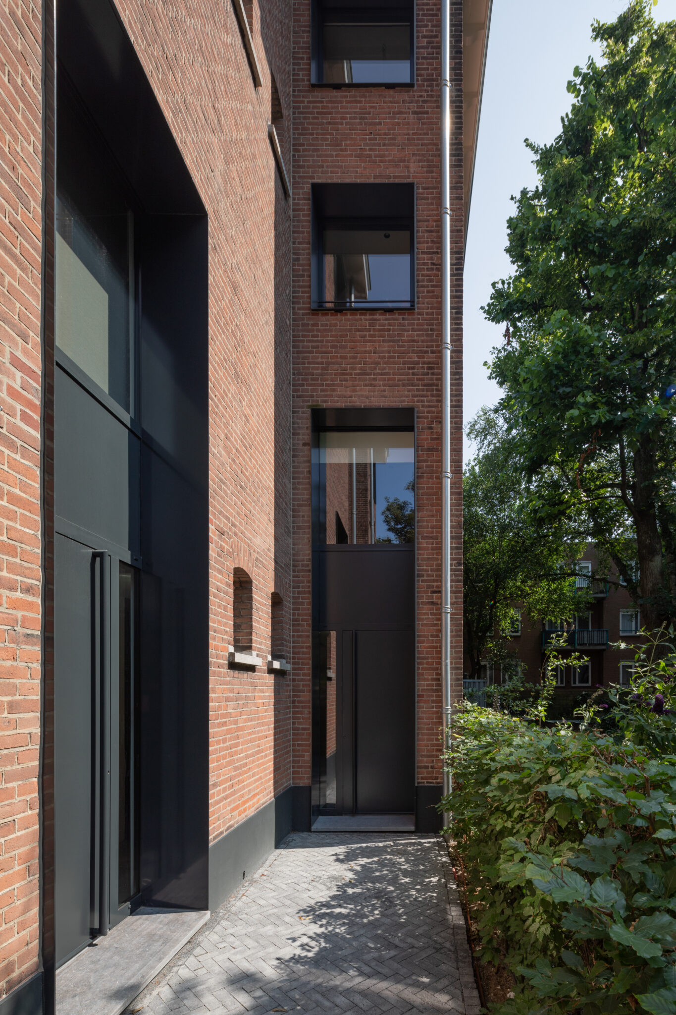 Een beeld van het entree na de verbouwing van de Osseweischool Rotterdam