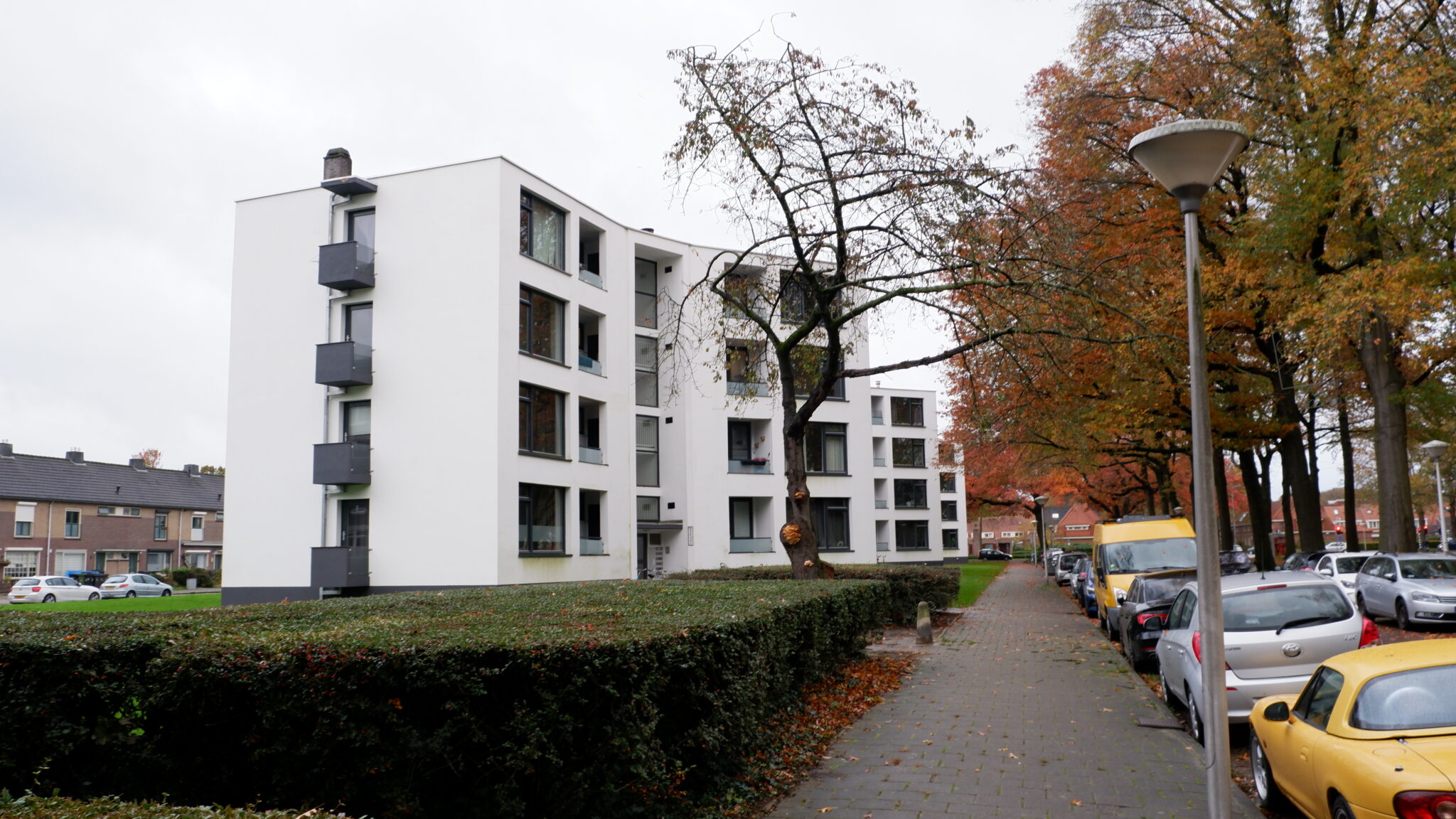 Sterflats aan de 1e Lieven de Keylaan voor de transformatie.